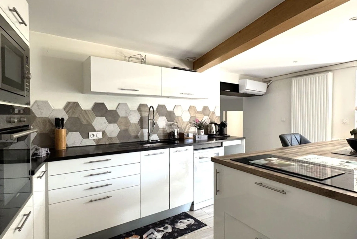 Maison familiale 180 m² à Saint Amand sur Sèvre avec jardin et potentiel touristique 