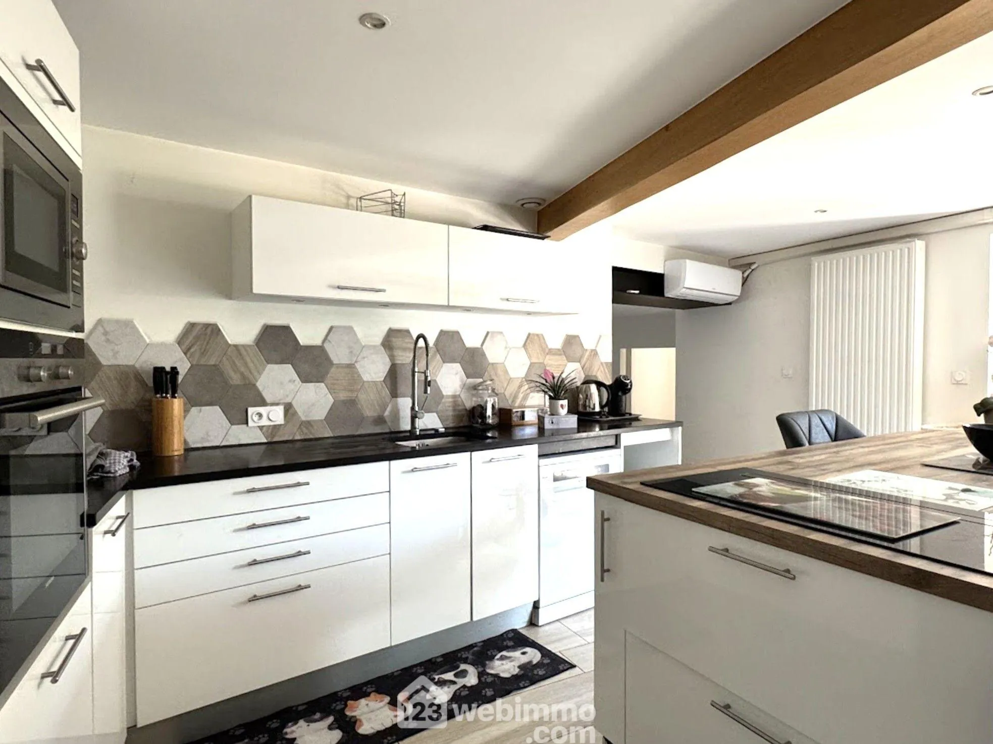 Maison familiale 180 m² à Saint Amand sur Sèvre avec jardin et potentiel touristique 