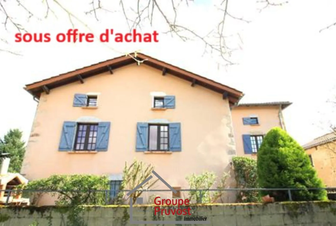 Magnifique maison de village en pierre à Borgvillian, 165 m², 4 chambres, cour fermée, proche TGV 