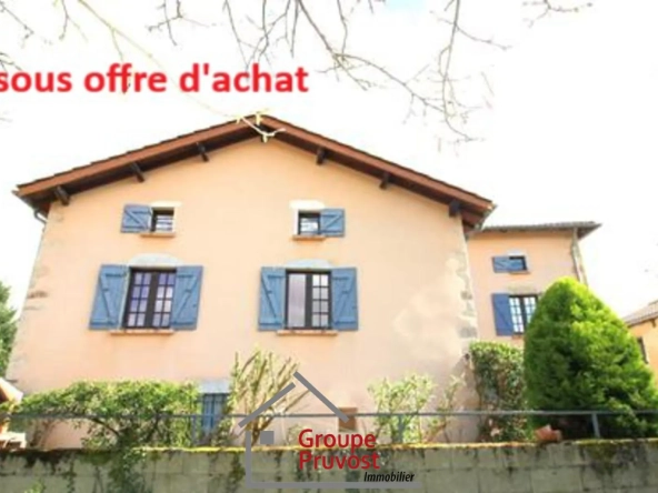 Magnifique maison de village en pierre à Borgvillian, 165 m², 4 chambres, cour fermée, proche TGV