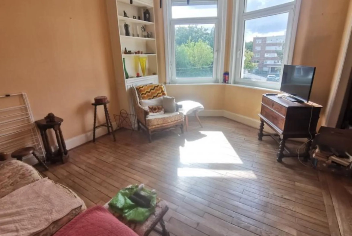 Appartement T3 à vendre à Marcq-en-Baroeul, 75,6 m², proche tramway, calme et à rénover 