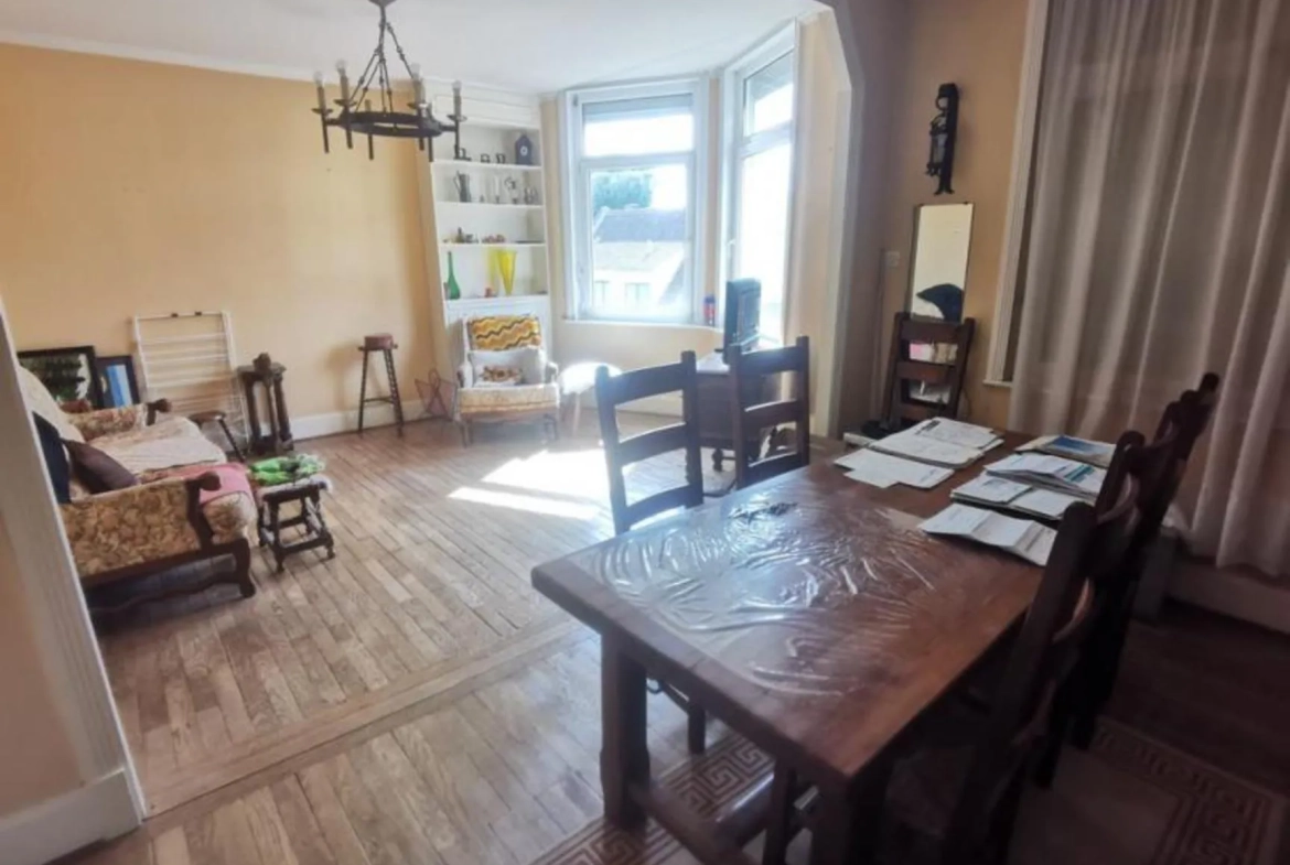 Appartement T3 à vendre à Marcq-en-Baroeul, 75,6 m², proche tramway, calme et à rénover 