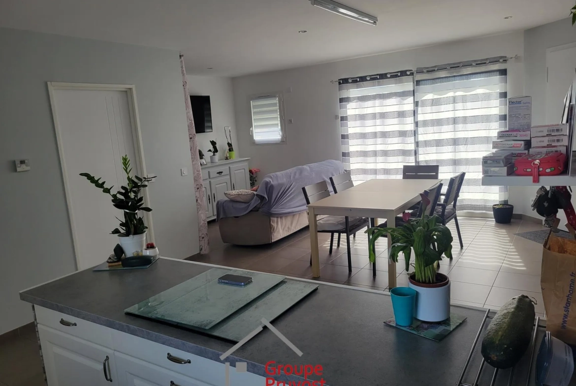 Villa récente à Ouches avec piscine, panneaux solaires et prestations performantes - 77 m² 