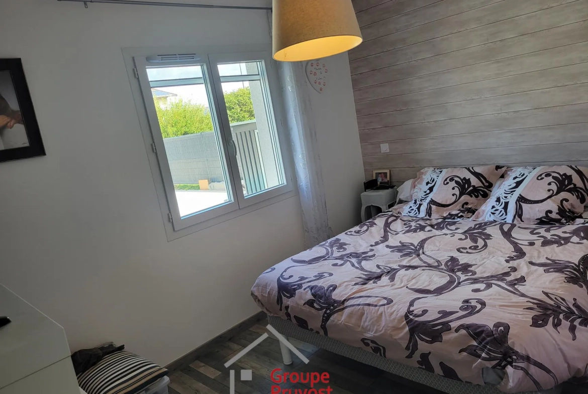 Villa récente à Ouches avec piscine, panneaux solaires et prestations performantes - 77 m² 