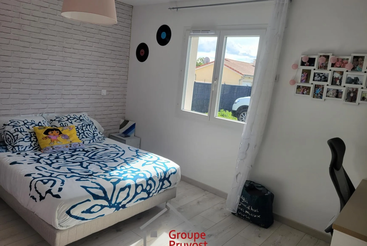 Villa récente à Ouches avec piscine, panneaux solaires et prestations performantes - 77 m² 