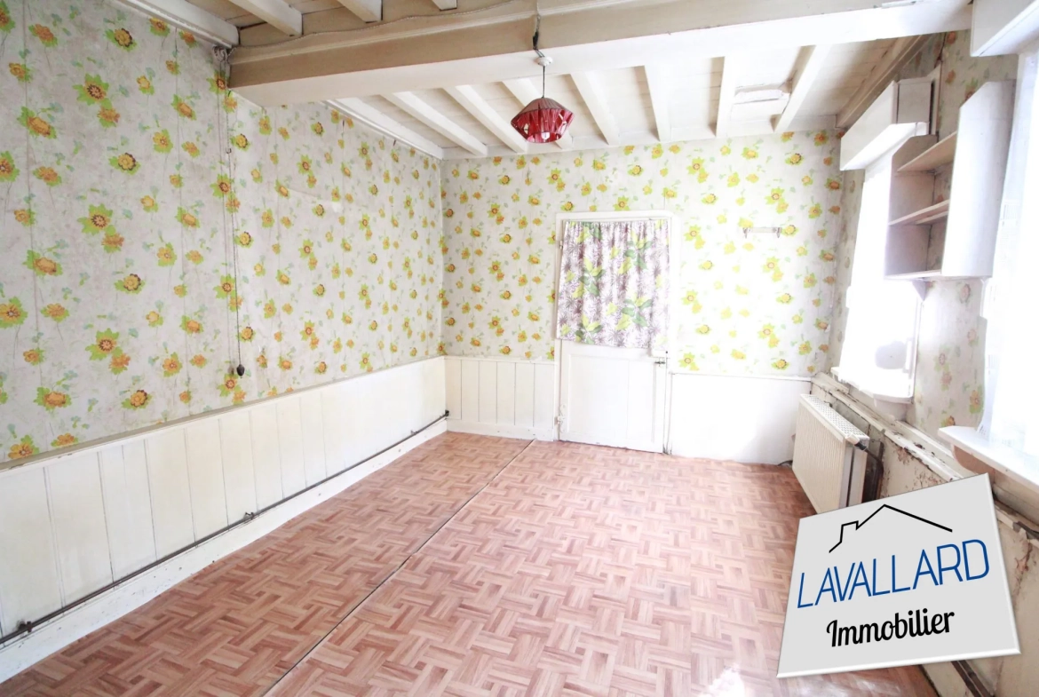 Maison à rénover de 79,60 m² à Beauval avec jardin et parking 