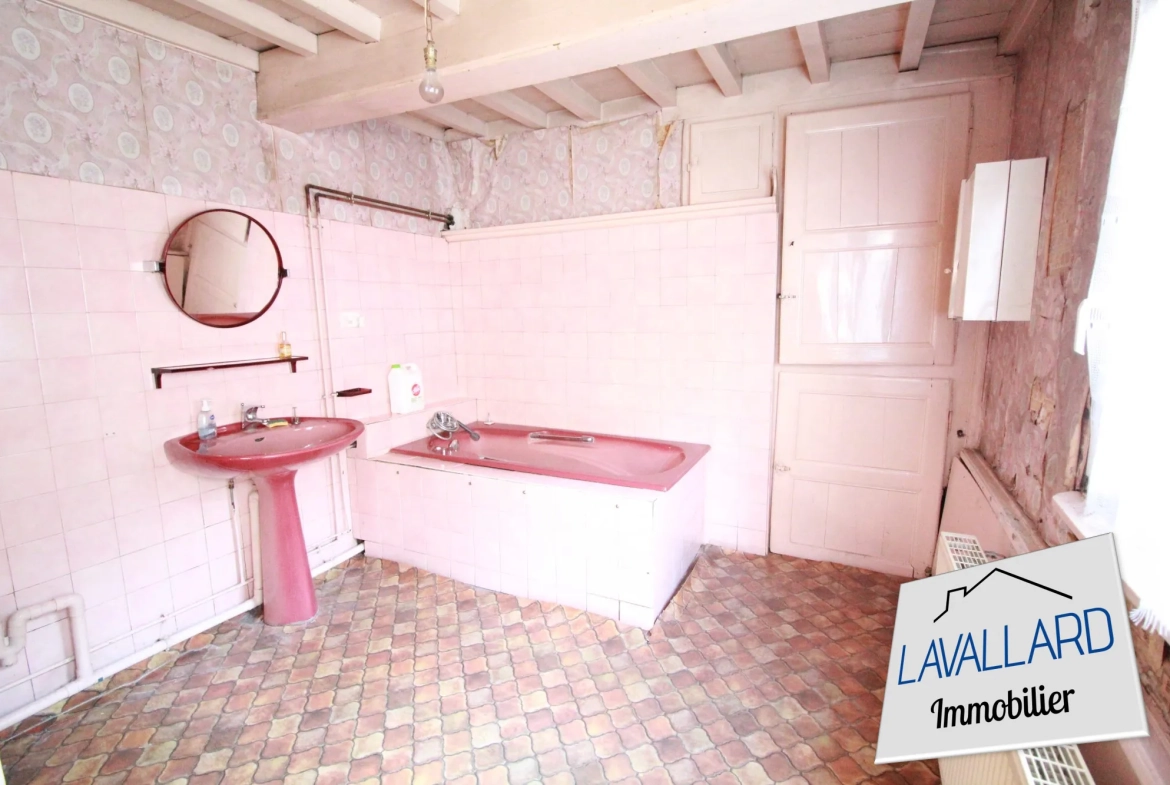 Maison à rénover de 79,60 m² à Beauval avec jardin et parking 
