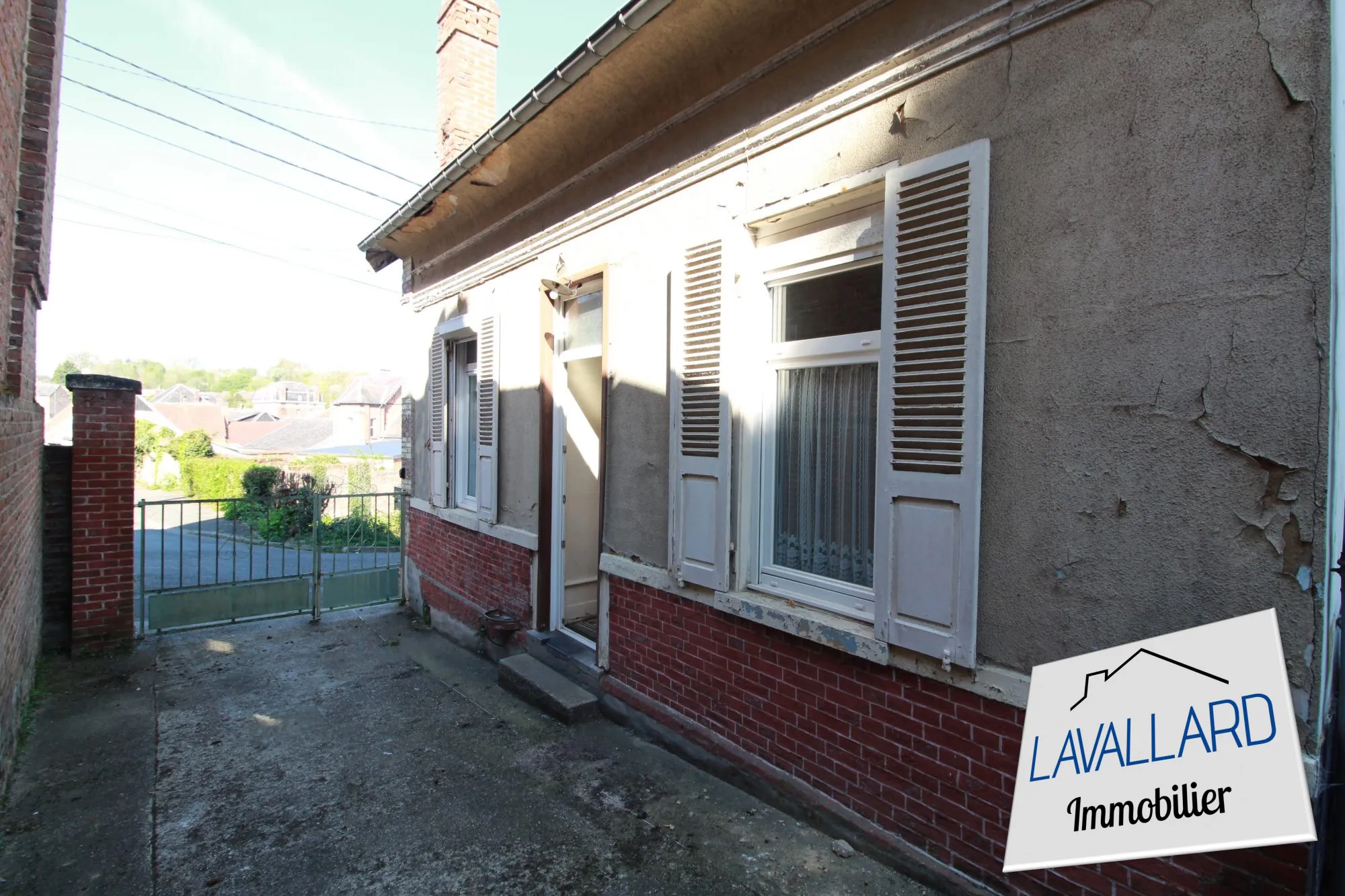Maison à rénover de 79,60 m² à Beauval avec jardin et parking 