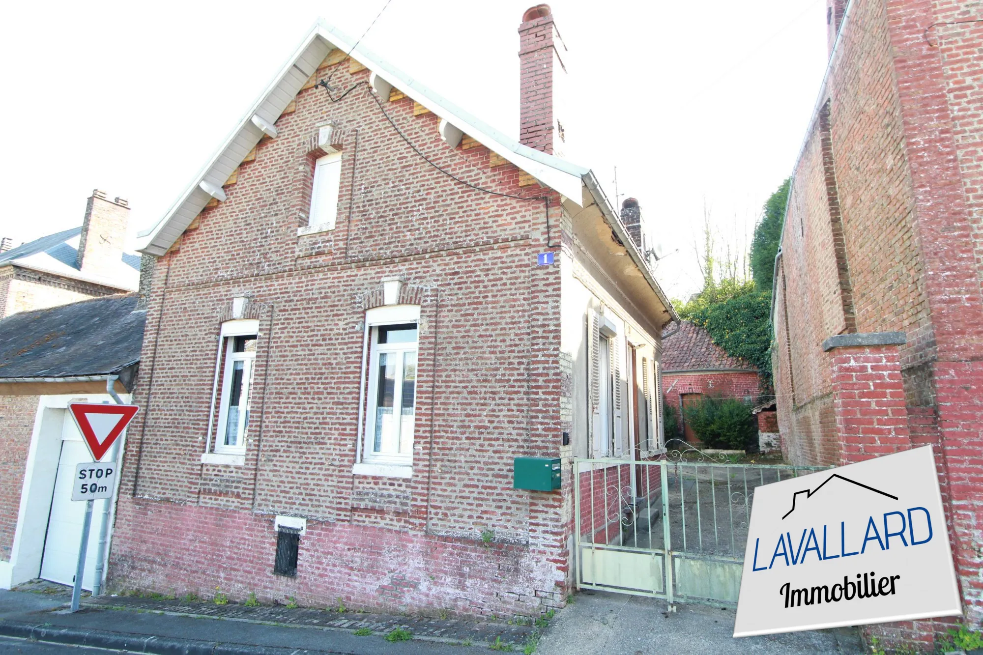 Maison à rénover de 79,60 m² à Beauval avec jardin et parking 