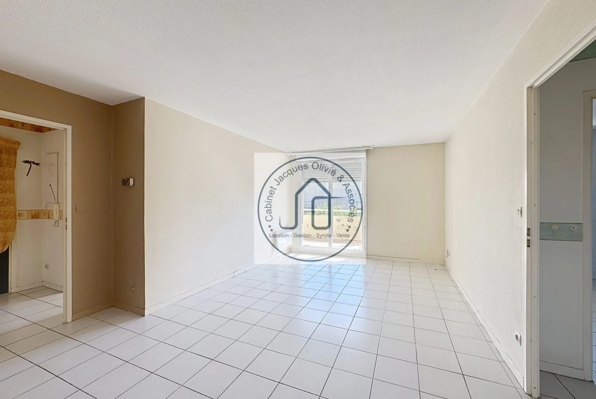 Belle appartement T2 lumineux avec terrasse et piscine à Aucamville 
