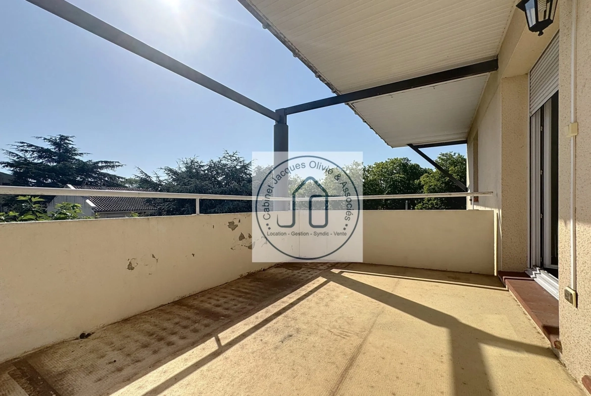 Belle appartement T2 lumineux avec terrasse et piscine à Aucamville 