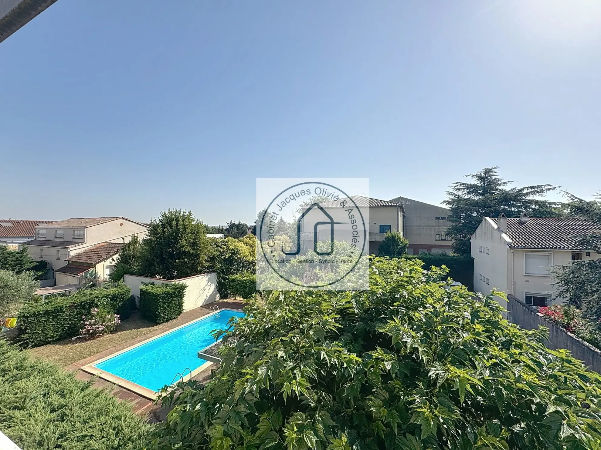 Belle appartement T2 lumineux avec terrasse et piscine à Aucamville 