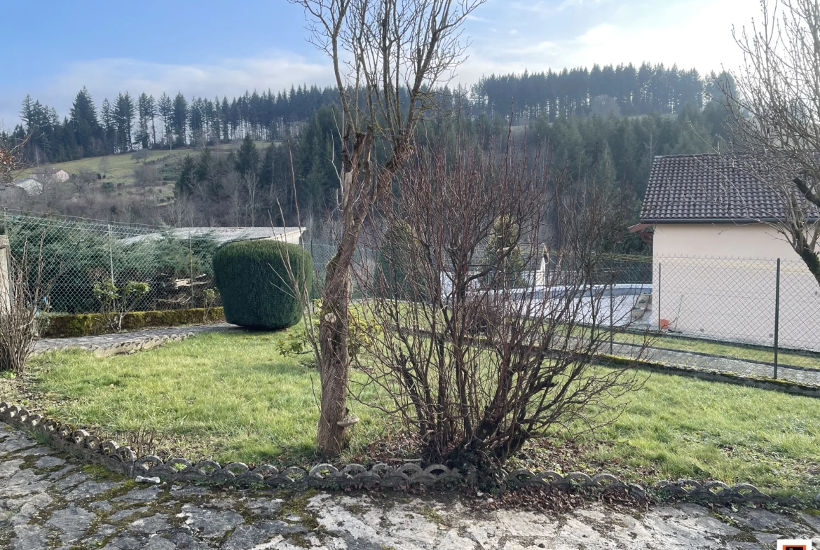 Maison individuelle à vendre à La Monnerie-le-Montel avec dépendance et jardin clos 
