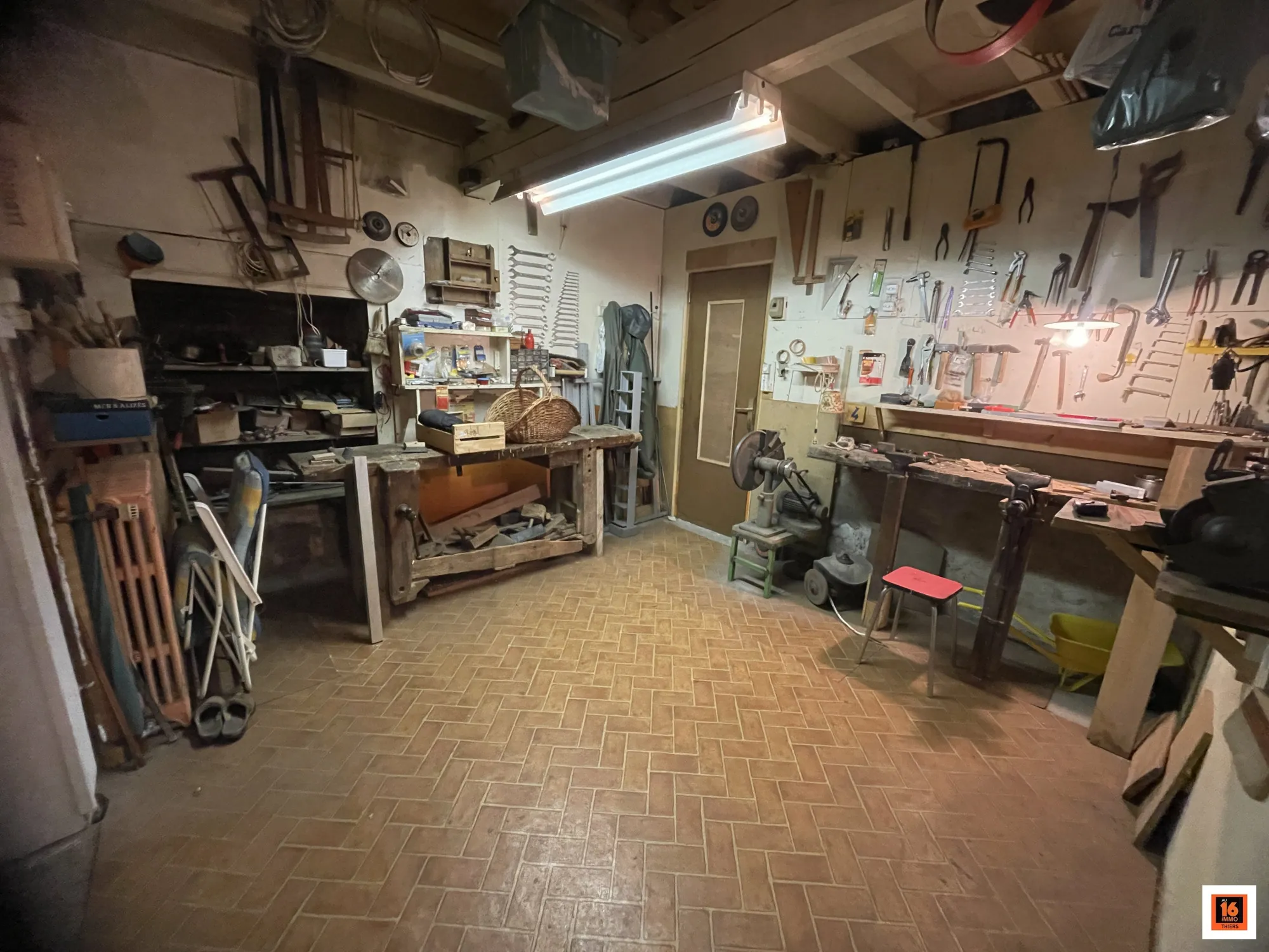 Maison individuelle à vendre à La Monnerie-le-Montel avec dépendance et jardin clos 