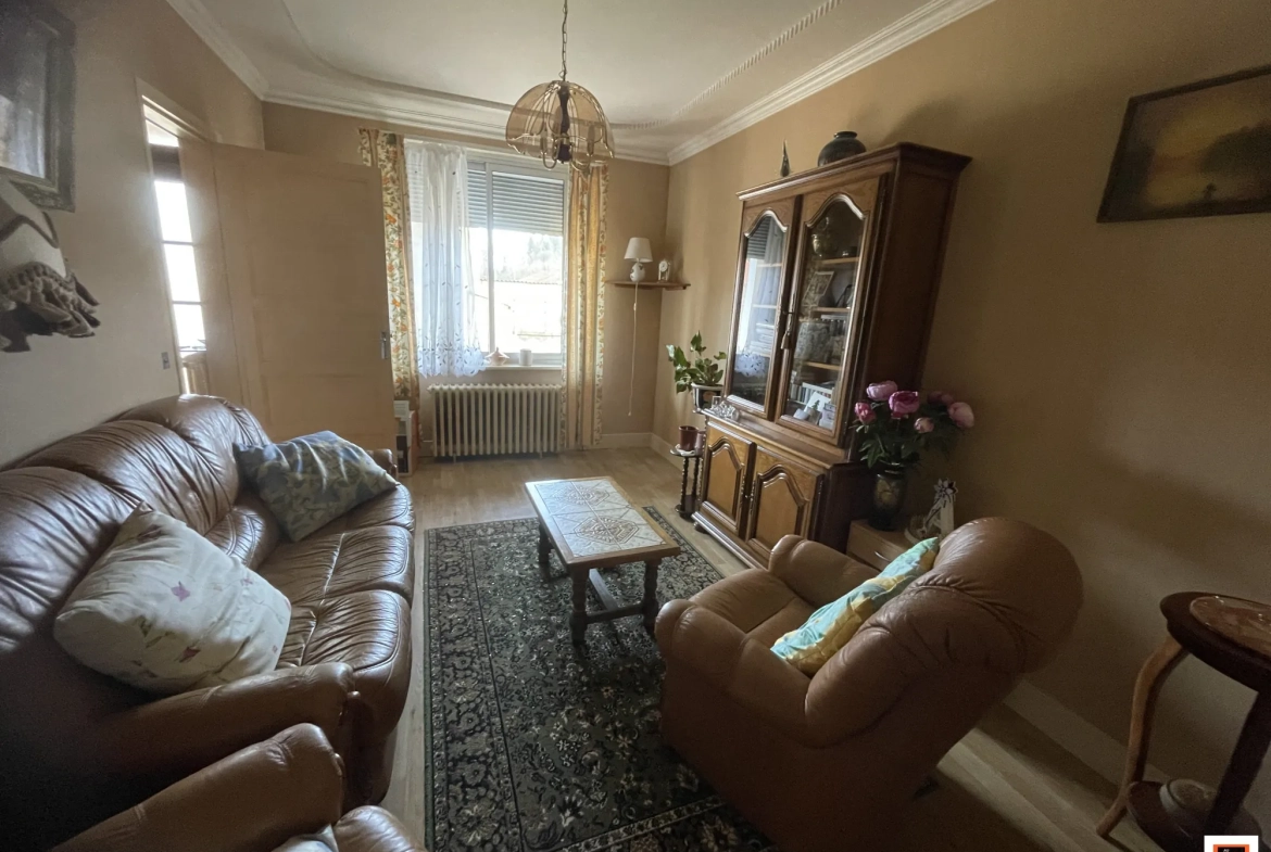 Maison individuelle à vendre à La Monnerie-le-Montel avec dépendance et jardin clos 