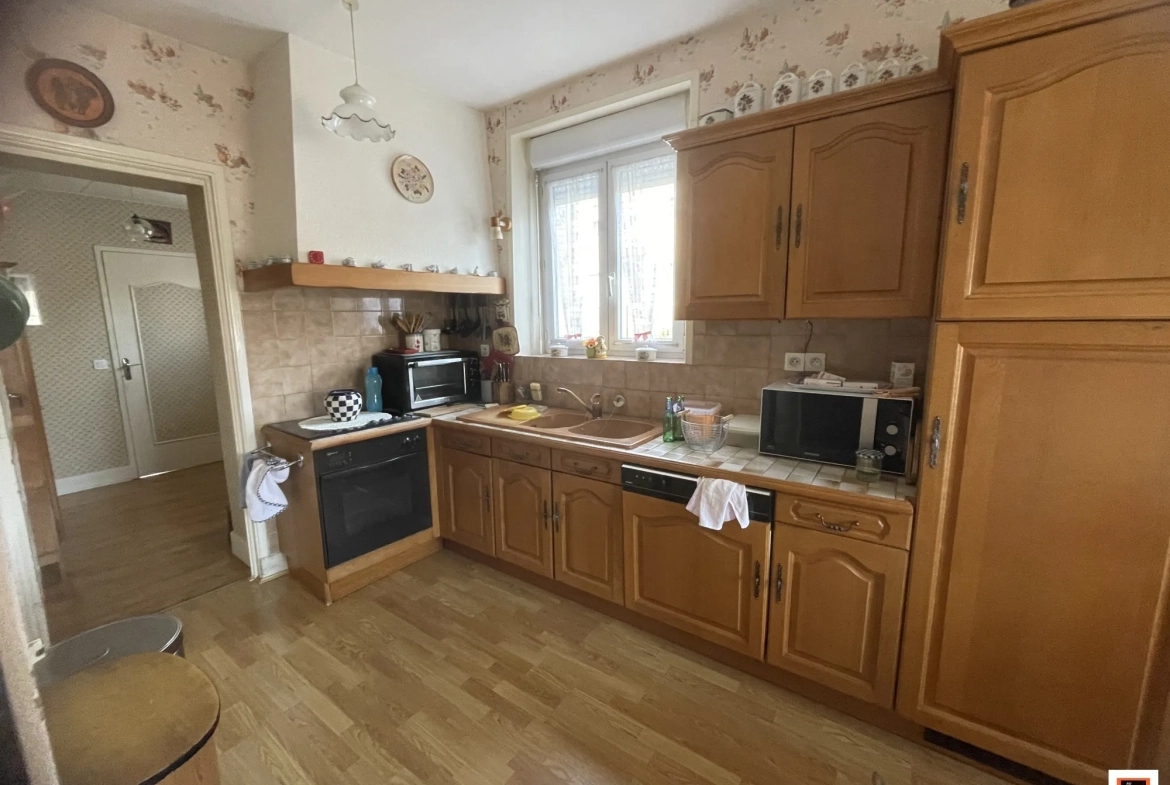 Maison individuelle à vendre à La Monnerie-le-Montel avec dépendance et jardin clos 