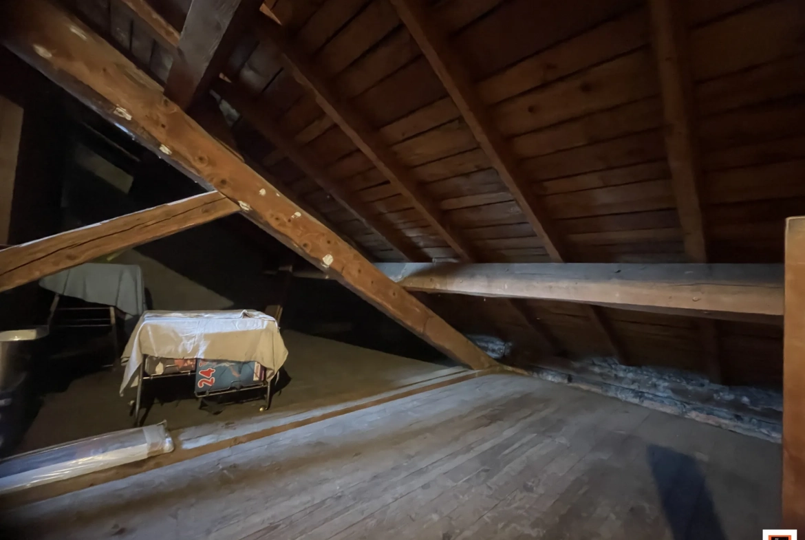Maison individuelle à vendre à La Monnerie-le-Montel avec dépendance et jardin clos 