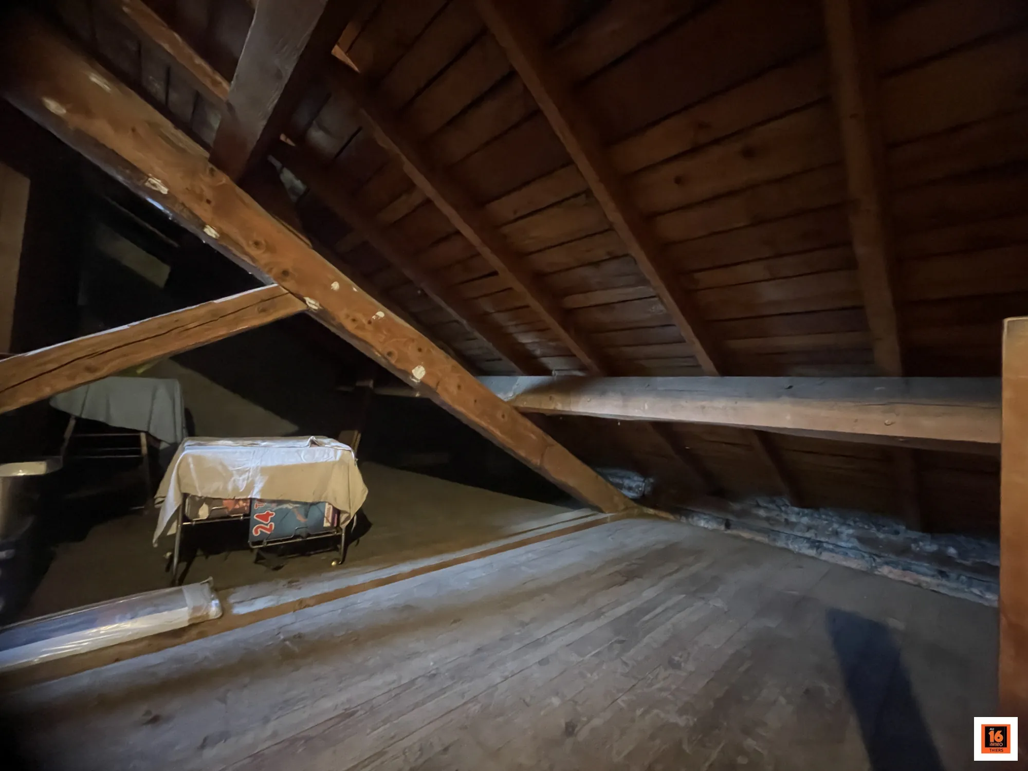 Maison individuelle à vendre à La Monnerie-le-Montel avec dépendance et jardin clos 