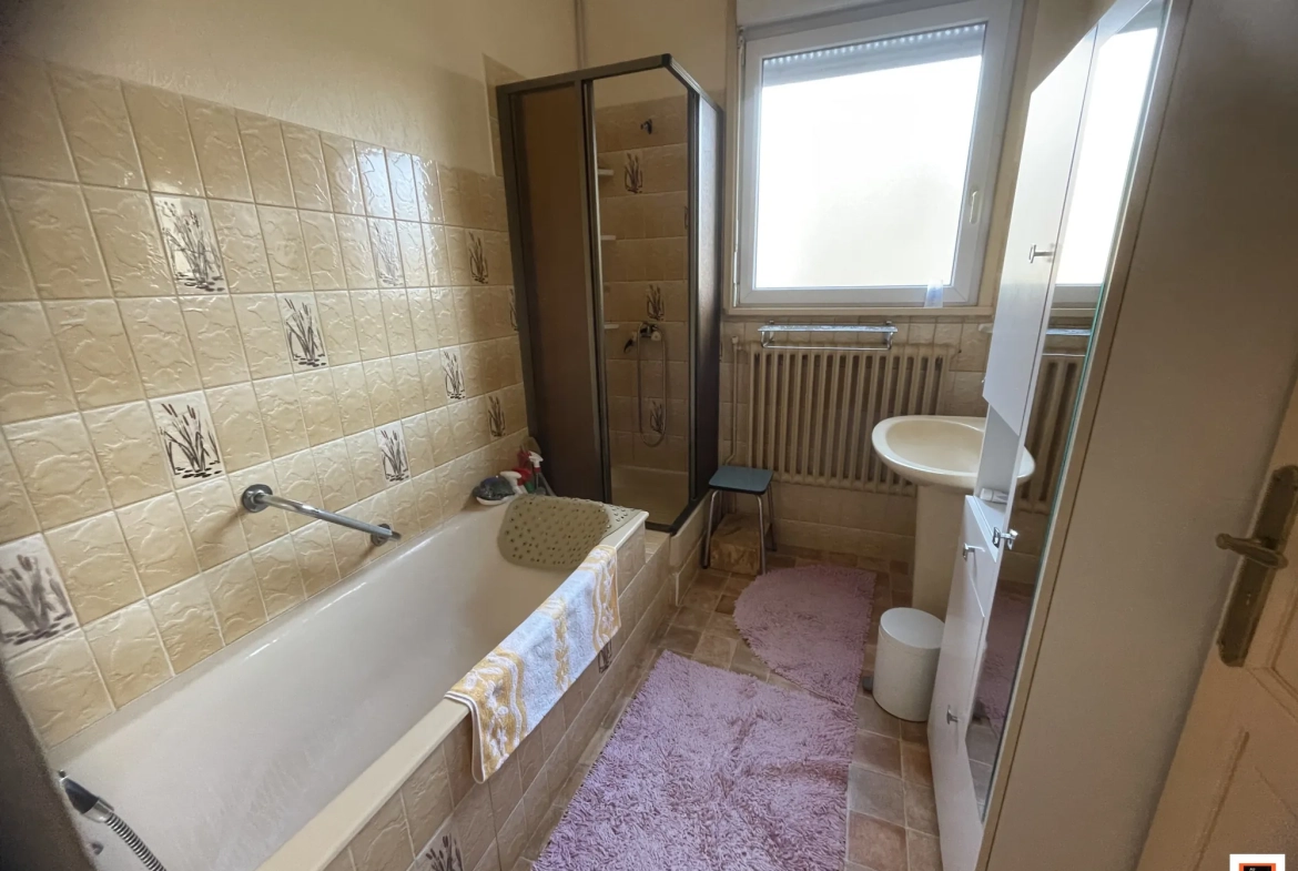 Maison individuelle à vendre à La Monnerie-le-Montel avec dépendance et jardin clos 