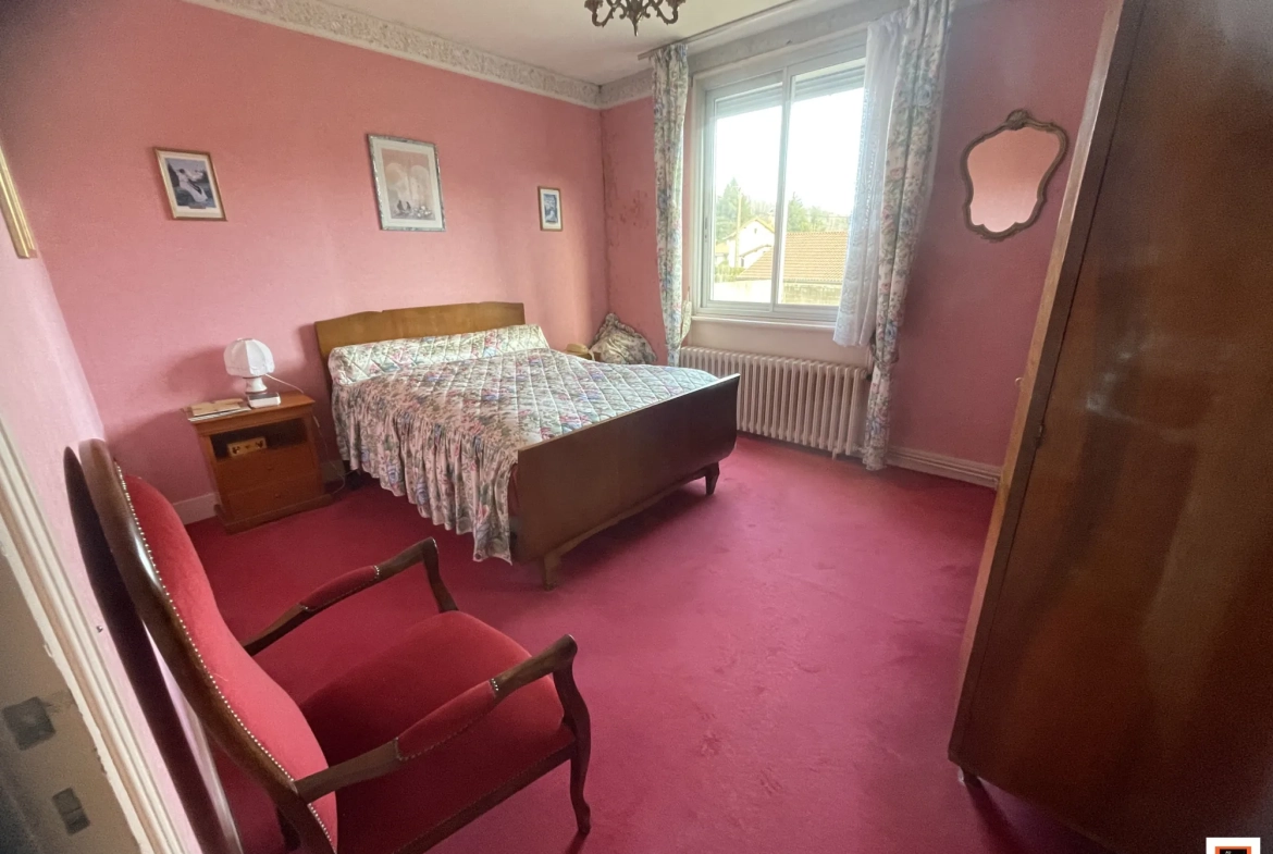 Maison individuelle à vendre à La Monnerie-le-Montel avec dépendance et jardin clos 
