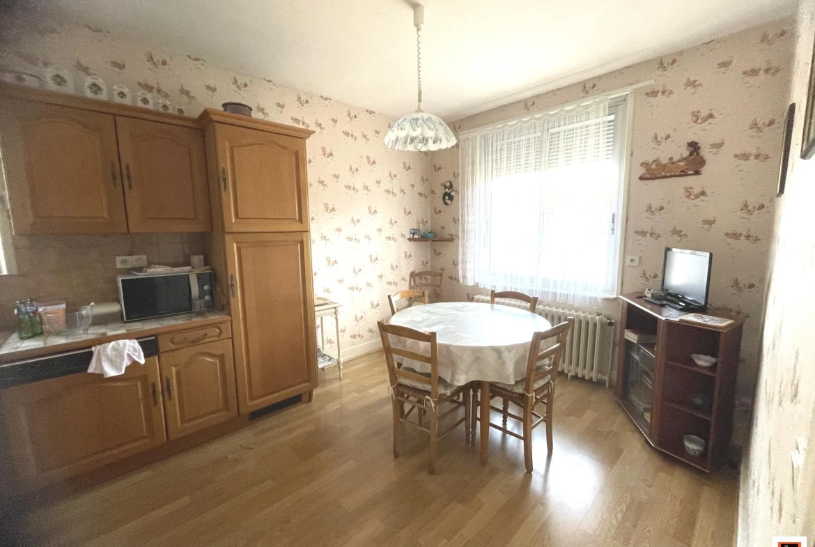 Maison individuelle à vendre à La Monnerie-le-Montel avec dépendance et jardin clos 