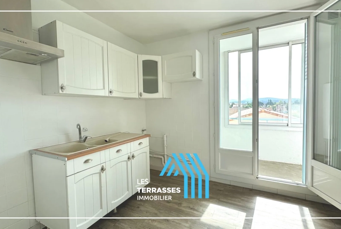Appartement T3 rénové avec terrasse et cave à Montélimar 