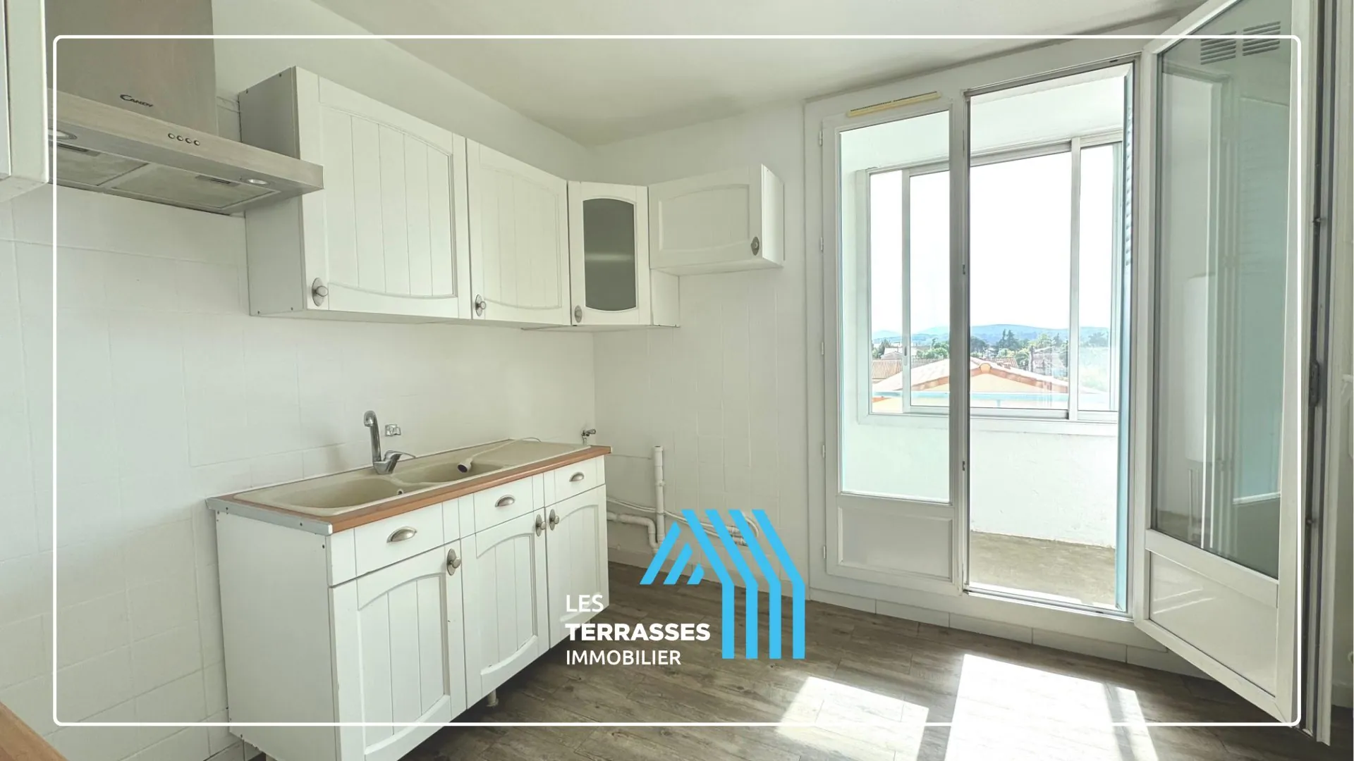 Appartement T3 rénové avec terrasse et cave à Montélimar 