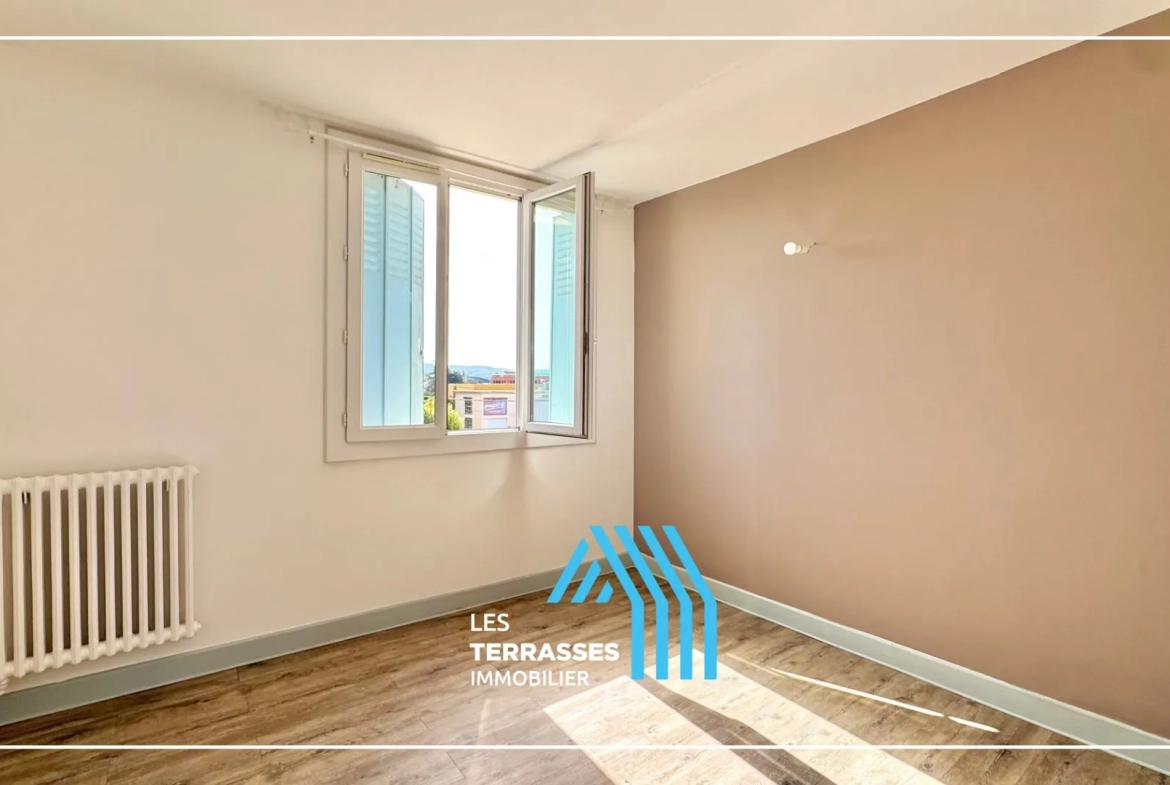 Appartement T3 rénové avec terrasse et cave à Montélimar 