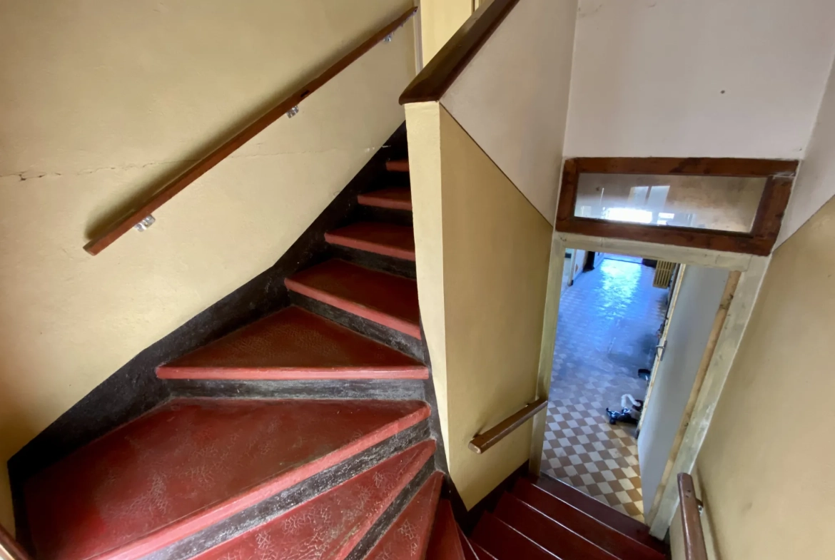 Maison à rénover avec potentiel, dépendances, garage et atelier à Saint-Michel-de-Maurienne 