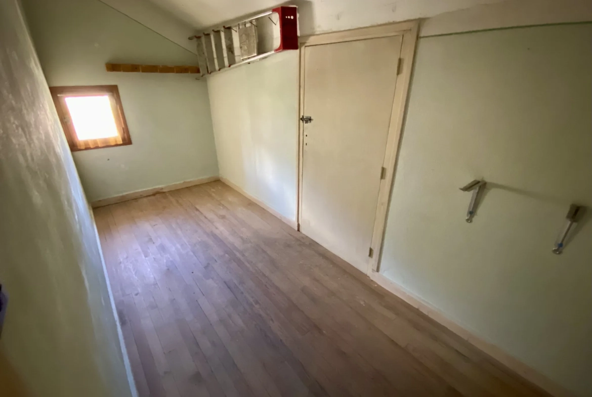 Maison à rénover avec potentiel, dépendances, garage et atelier à Saint-Michel-de-Maurienne 