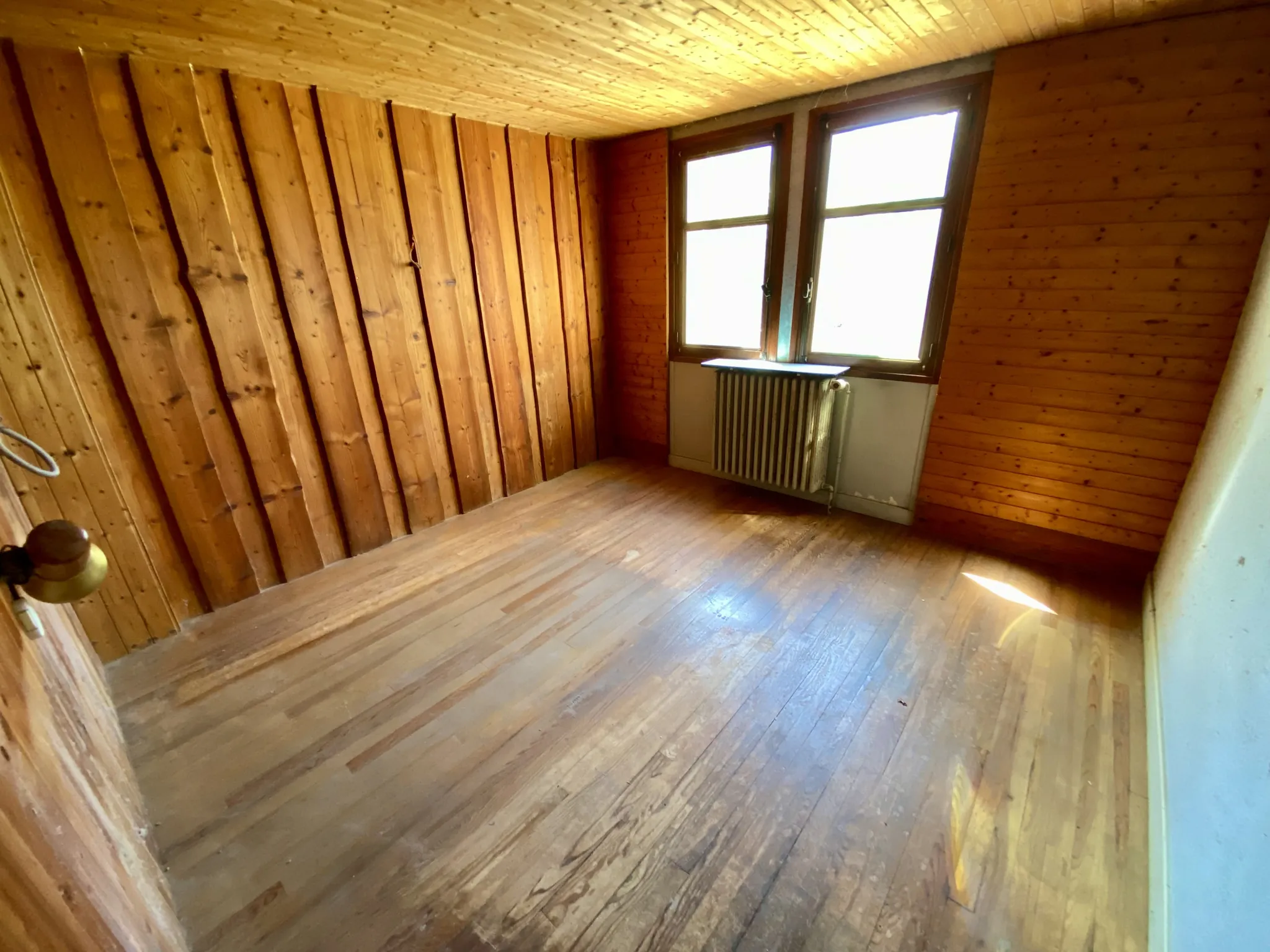 Maison à rénover avec potentiel, dépendances, garage et atelier à Saint-Michel-de-Maurienne 