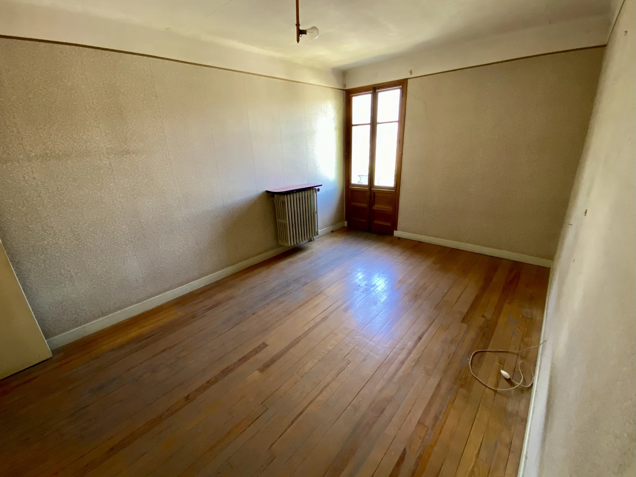 Maison à rénover avec potentiel, dépendances, garage et atelier à Saint-Michel-de-Maurienne 