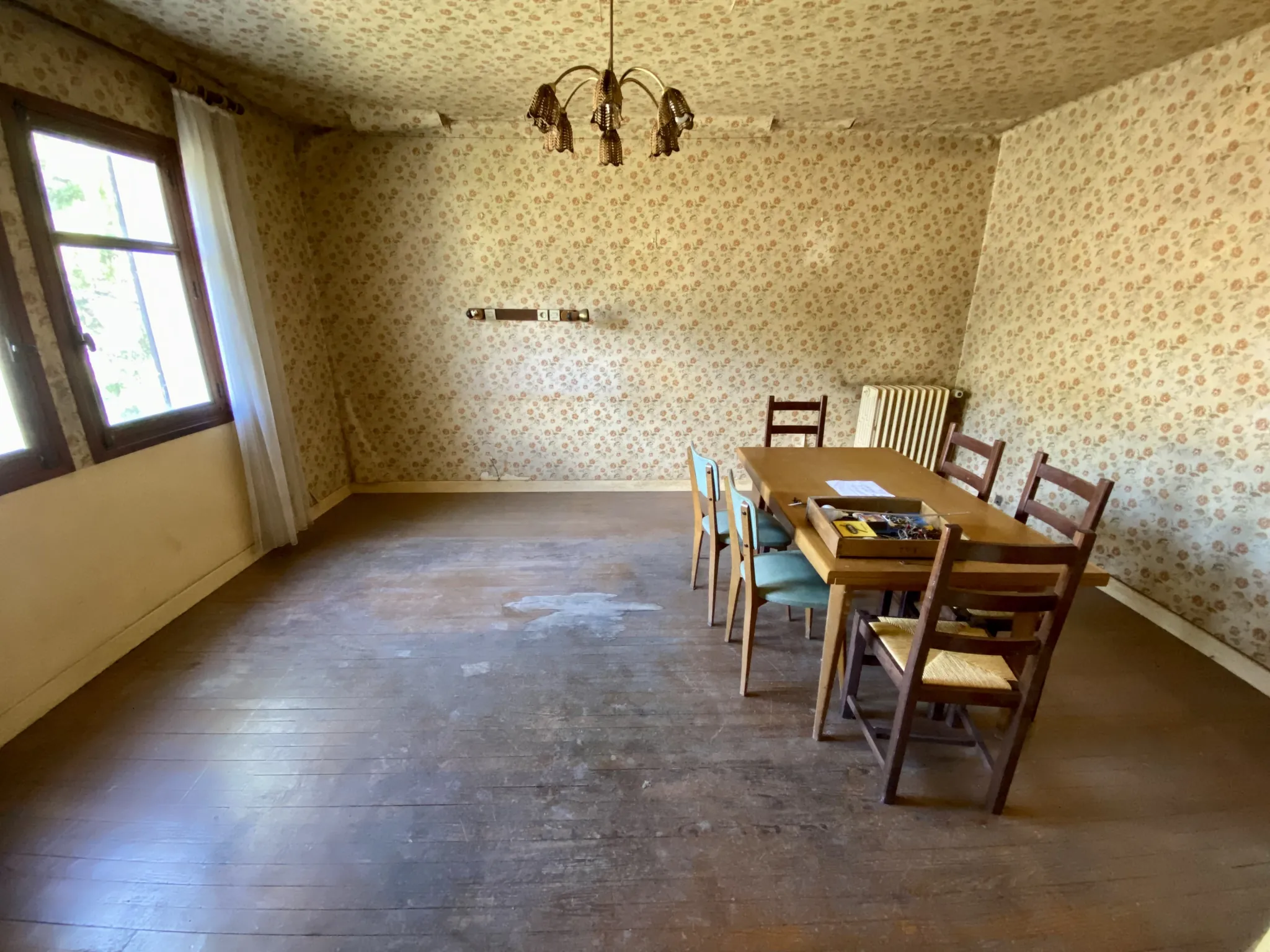 Maison à rénover avec potentiel, dépendances, garage et atelier à Saint-Michel-de-Maurienne 