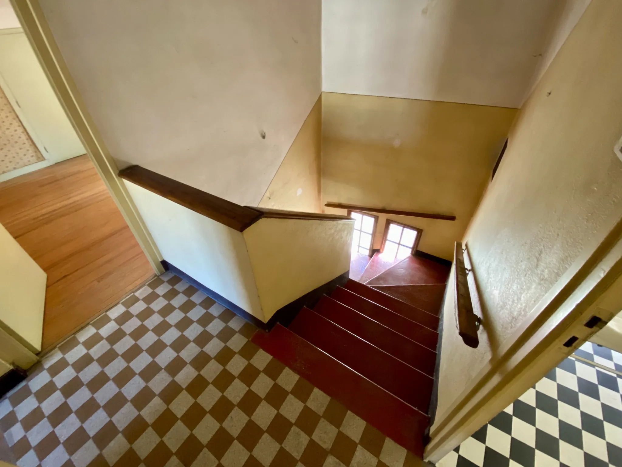 Maison à rénover avec potentiel, dépendances, garage et atelier à Saint-Michel-de-Maurienne 