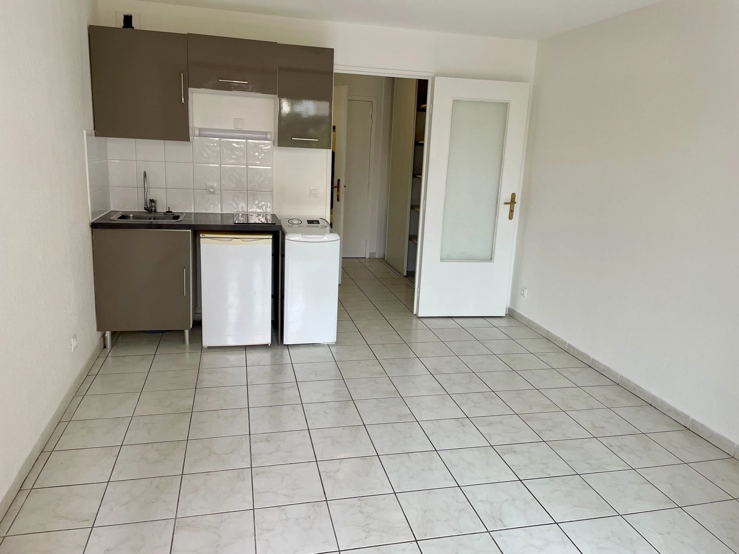 Studio lumineux avec balcon et parking à Saint-Raphaël, Résidence Le Sambora 