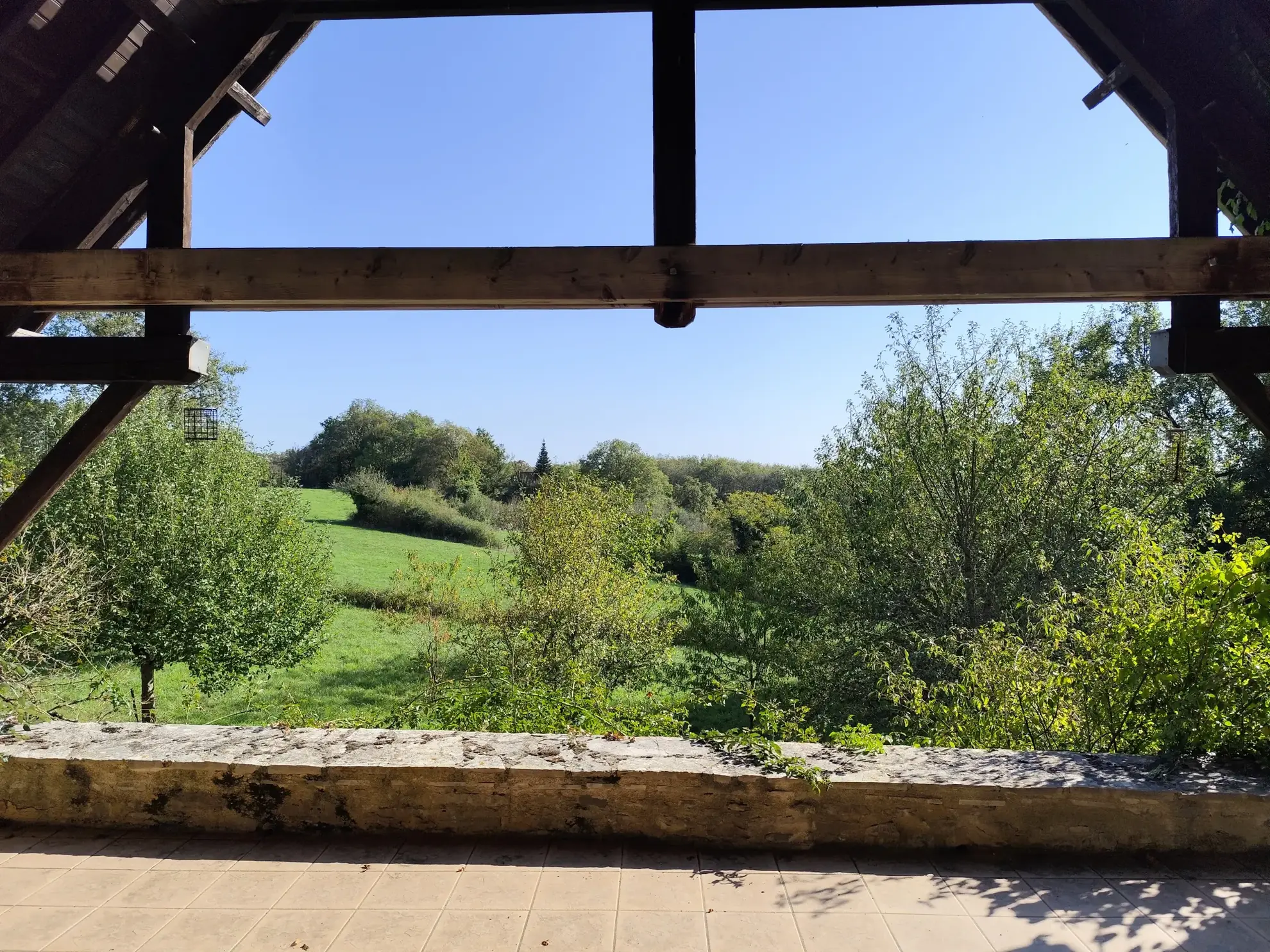 Maison en pierre pleine de charme à Estivals avec terrasses et dépendances 