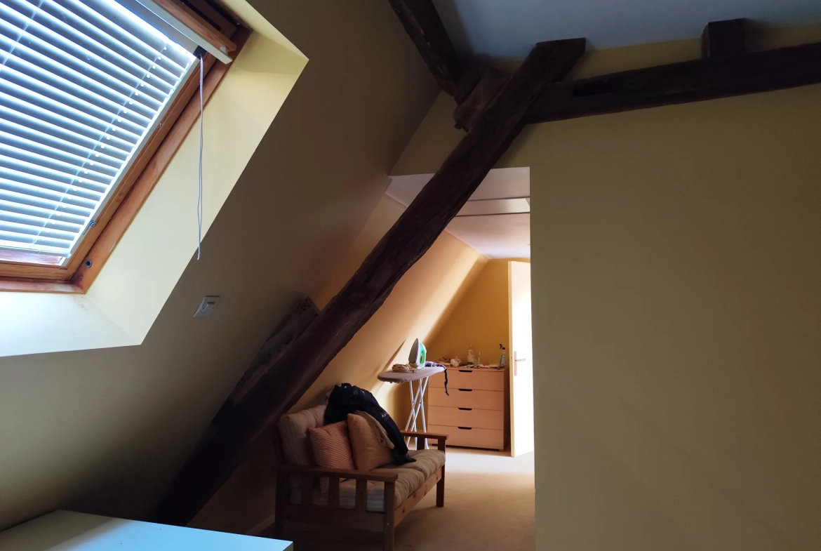 Maison en pierre pleine de charme à Estivals avec terrasses et dépendances 
