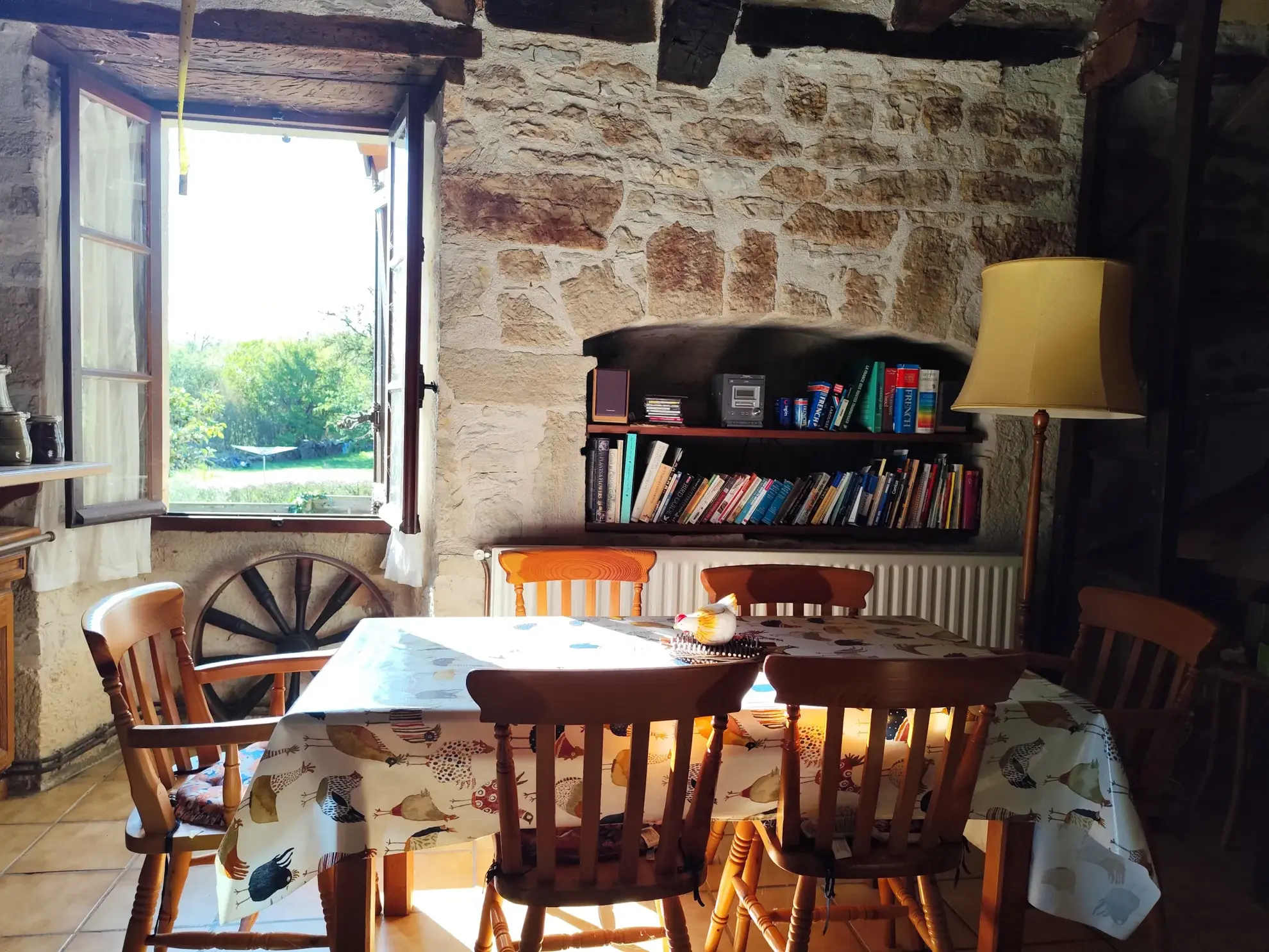 Maison en pierre pleine de charme à Estivals avec terrasses et dépendances 
