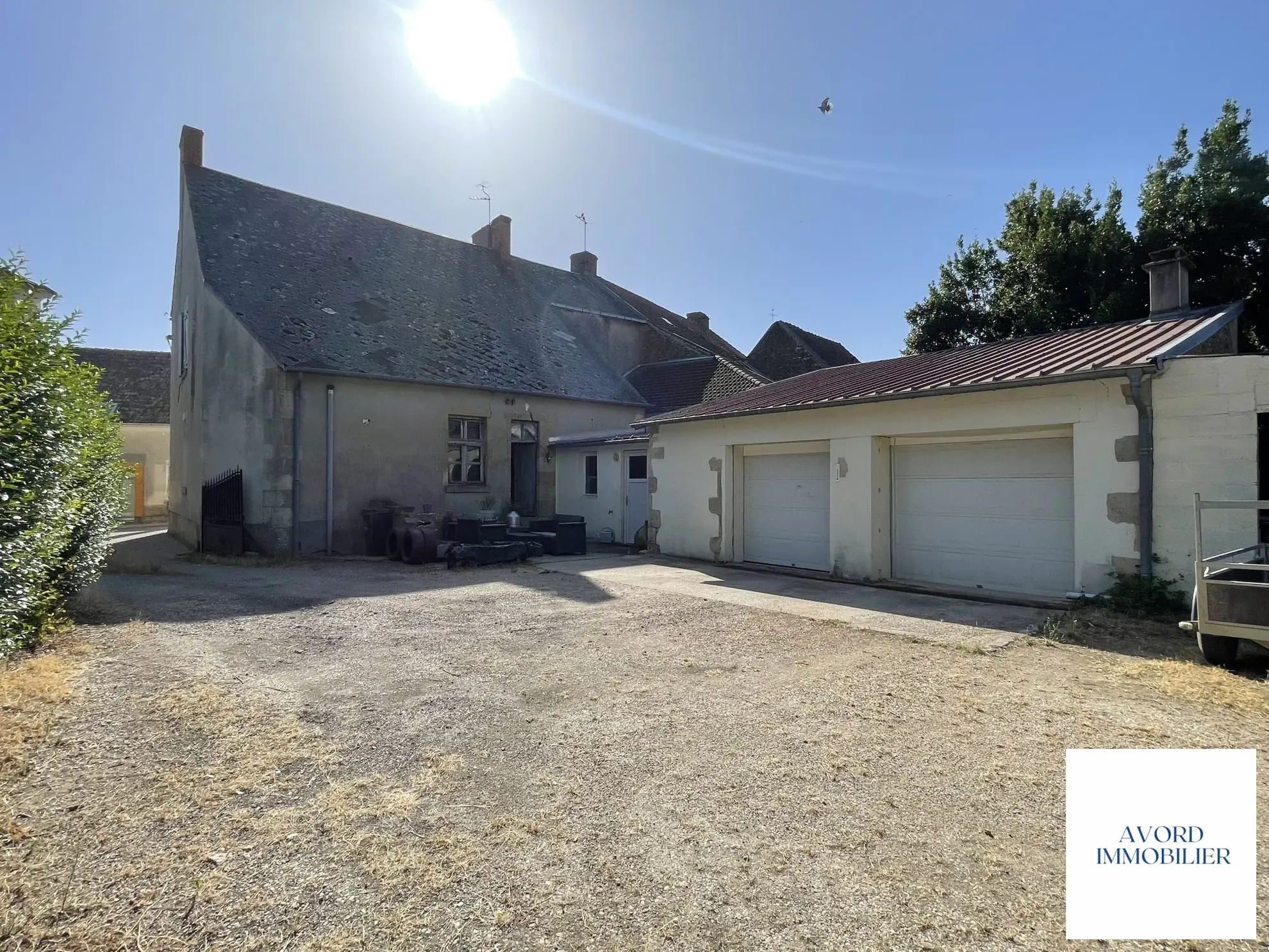 Maison à vendre à VILLEQUIERS avec garage et jardin - Charme du XIXe siècle 