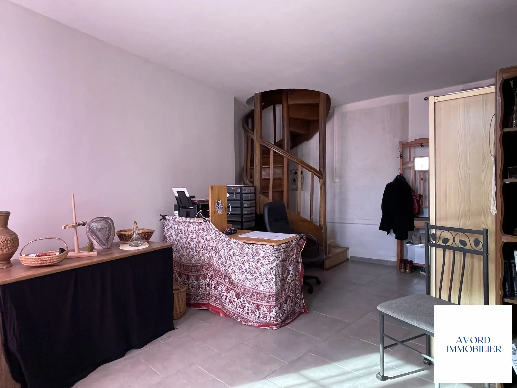 Entrée Maison à vendre à VILLEQUIERS avec garage et jardin - Charme du XIXe siècle 