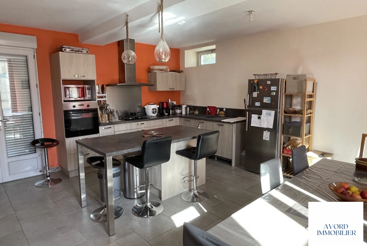 Maison à vendre à VILLEQUIERS avec garage et jardin - Charme du XIXe siècle 