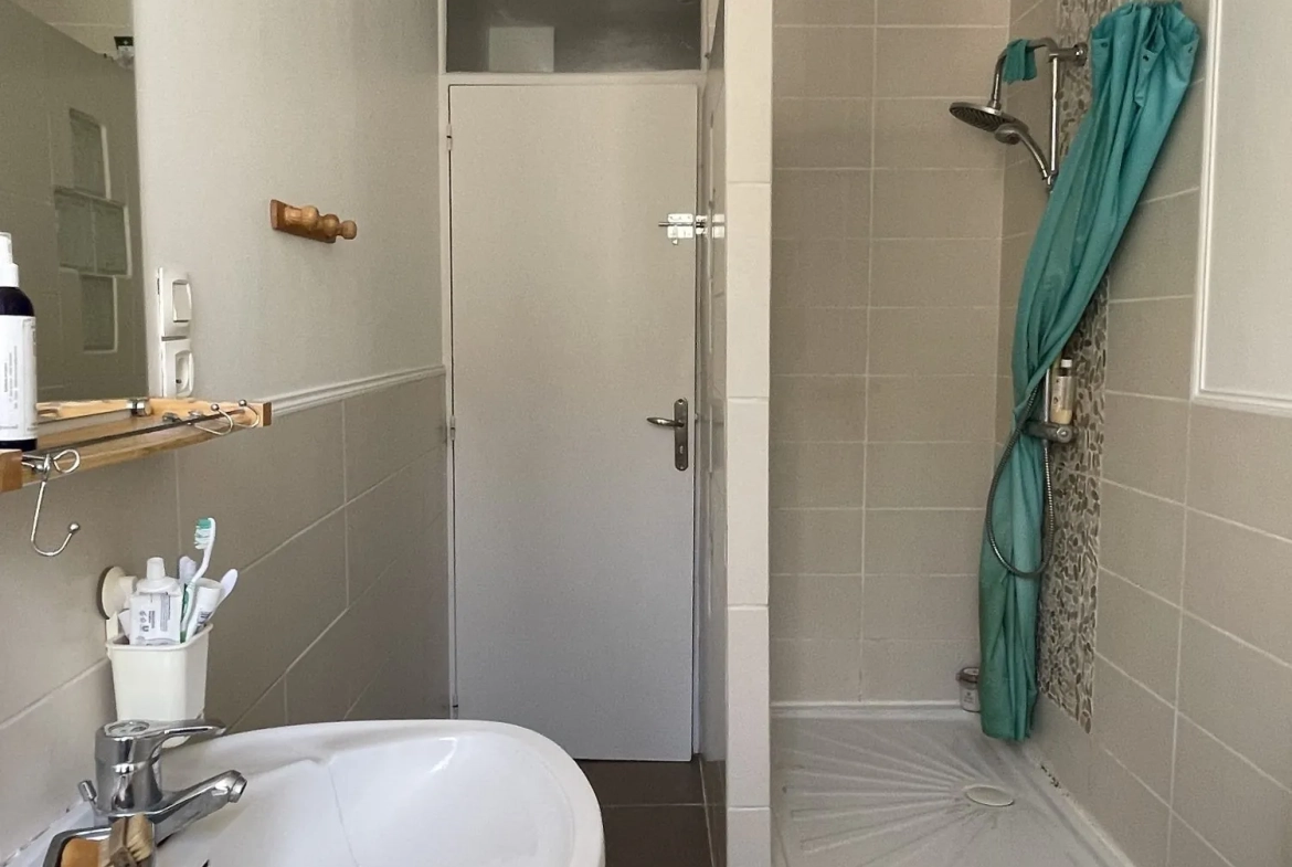 Maison à vendre à VILLEQUIERS avec garage et jardin - Charme du XIXe siècle 