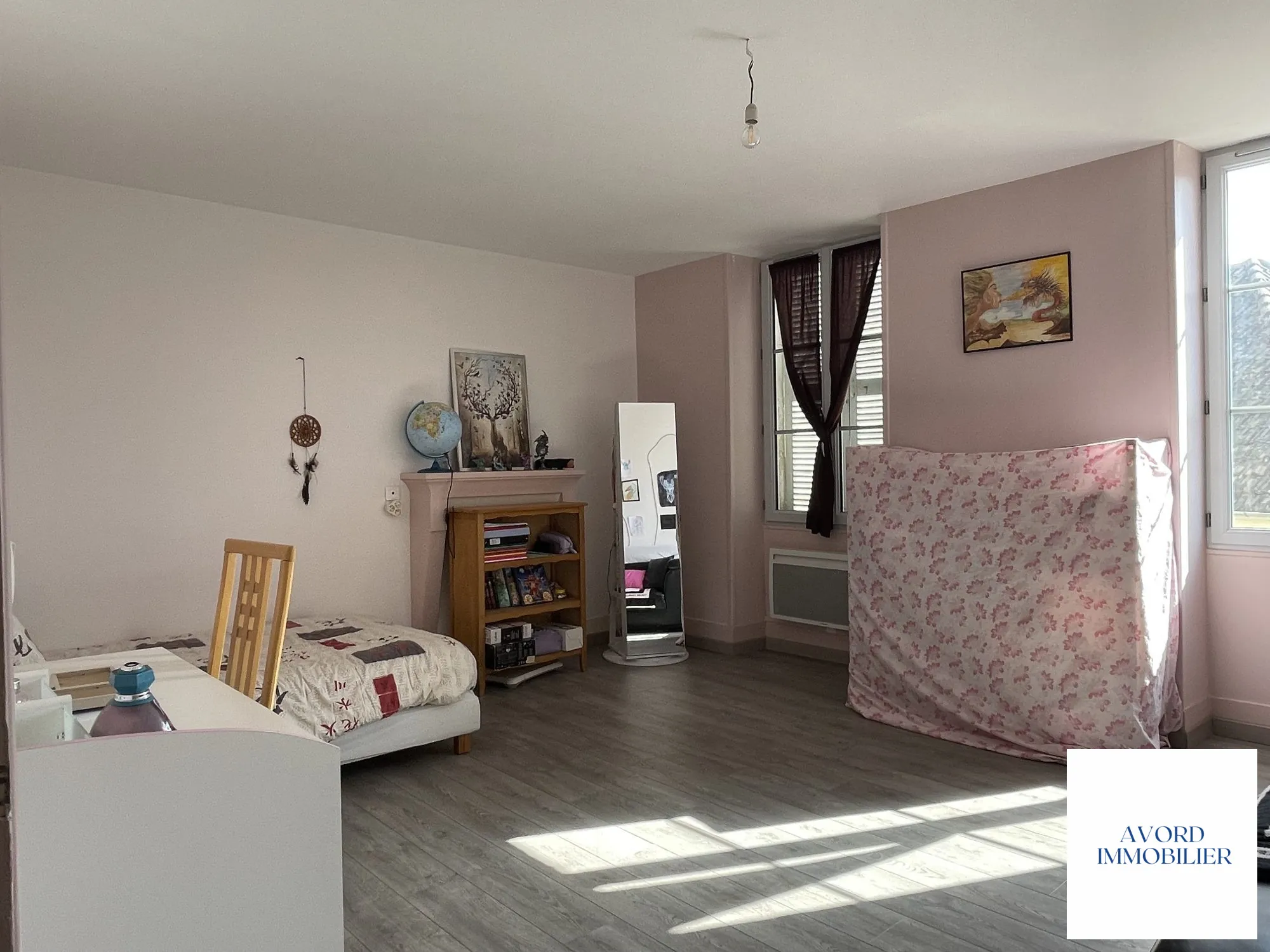 Maison à vendre à VILLEQUIERS avec garage et jardin - Charme du XIXe siècle 