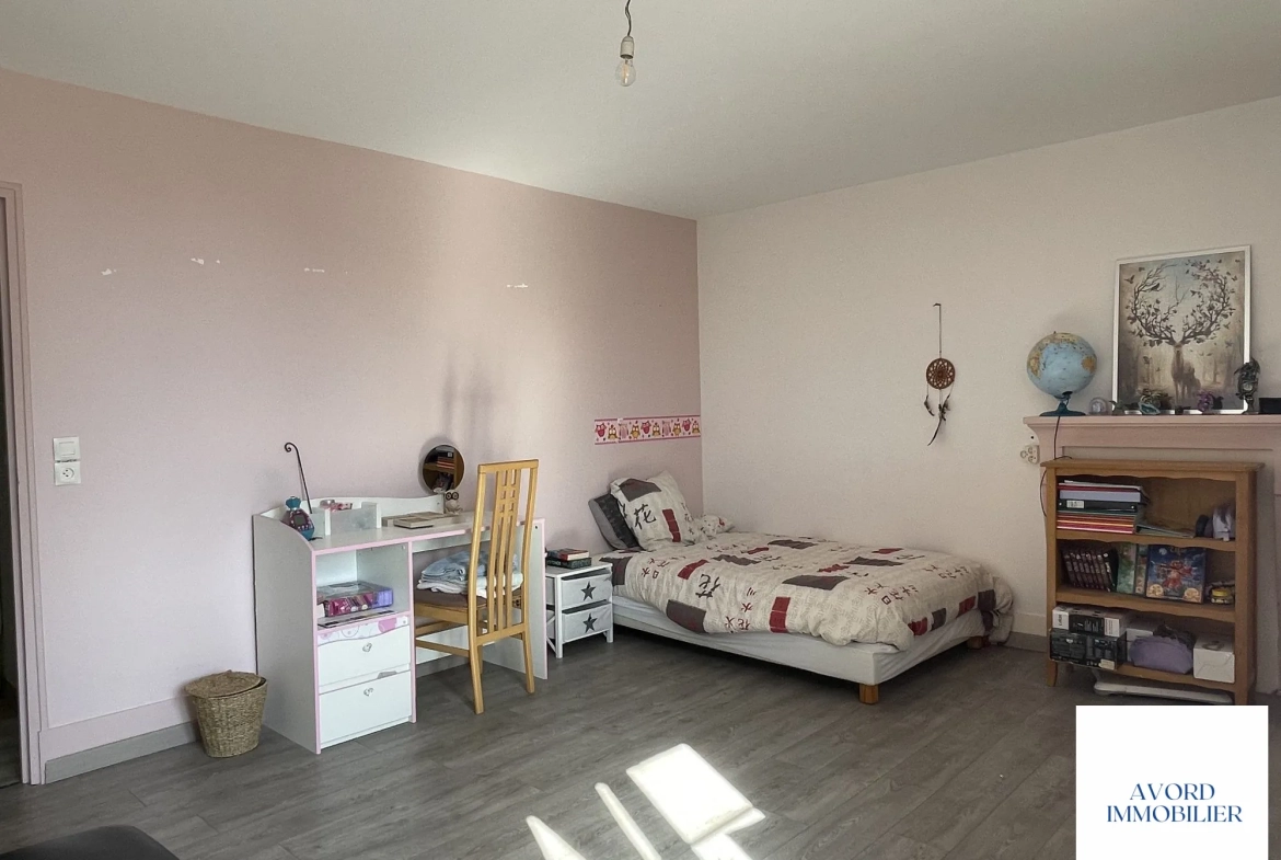 Maison à vendre à VILLEQUIERS avec garage et jardin - Charme du XIXe siècle 
