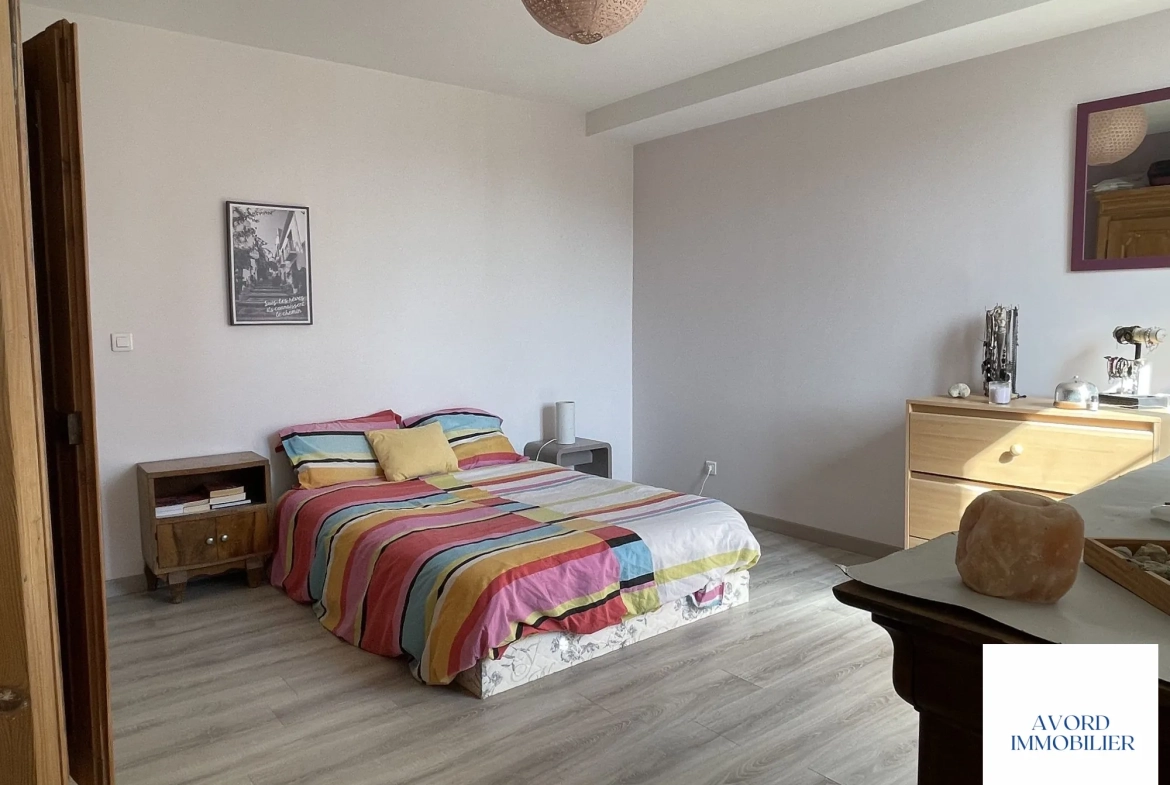 Maison à vendre à VILLEQUIERS avec garage et jardin - Charme du XIXe siècle 