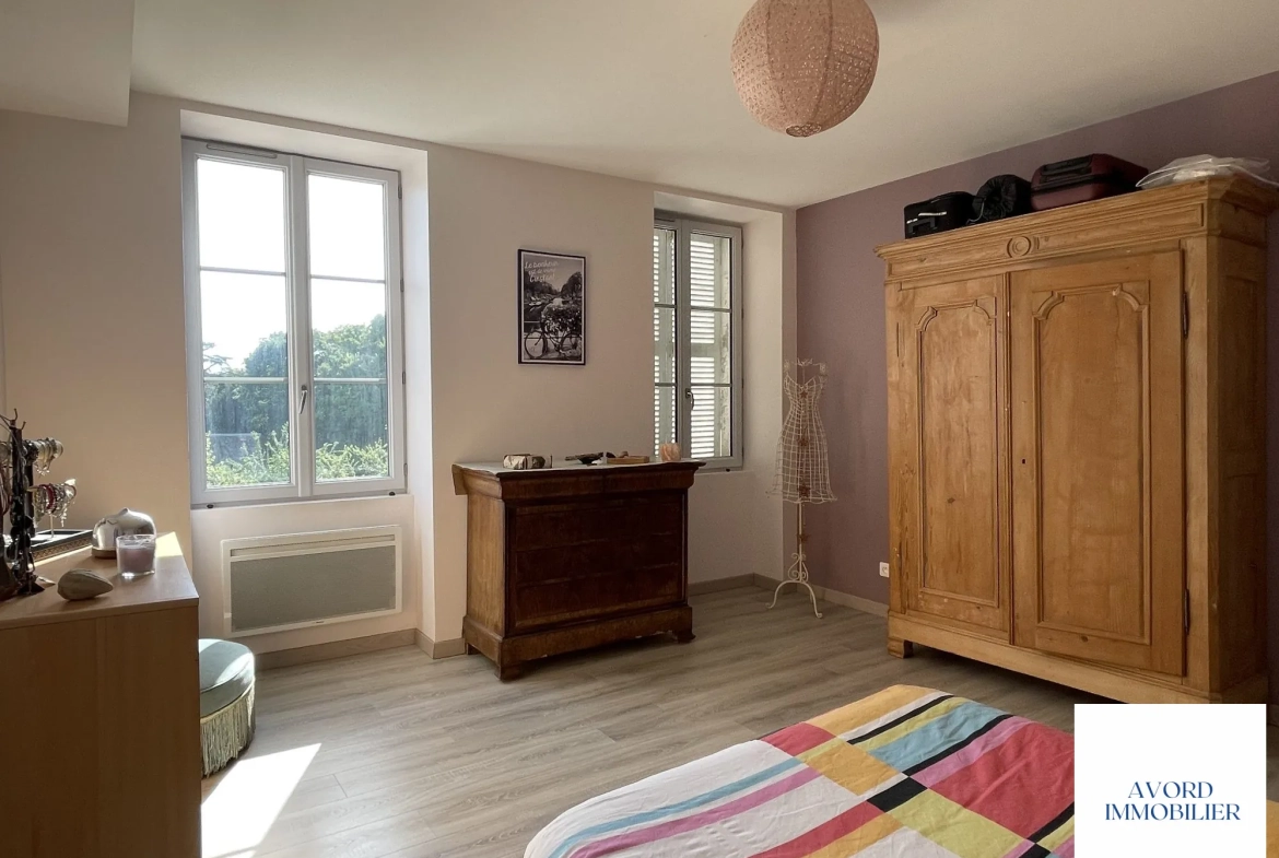 Maison à vendre à VILLEQUIERS avec garage et jardin - Charme du XIXe siècle 