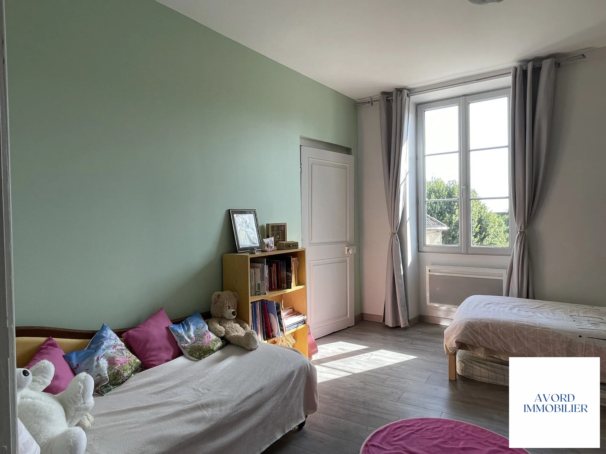 Maison à vendre à VILLEQUIERS avec garage et jardin - Charme du XIXe siècle 