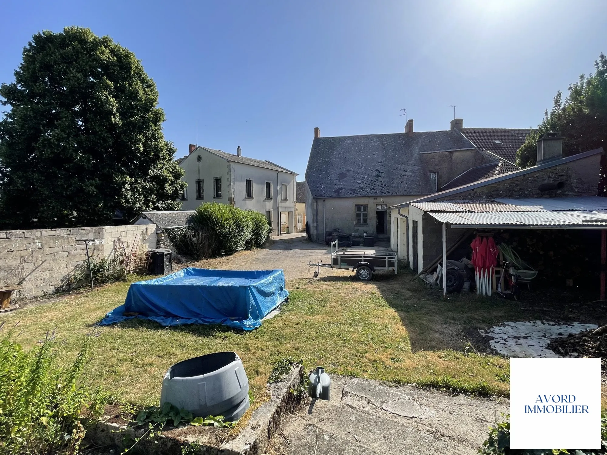 Maison à vendre à VILLEQUIERS avec garage et jardin - Charme du XIXe siècle 