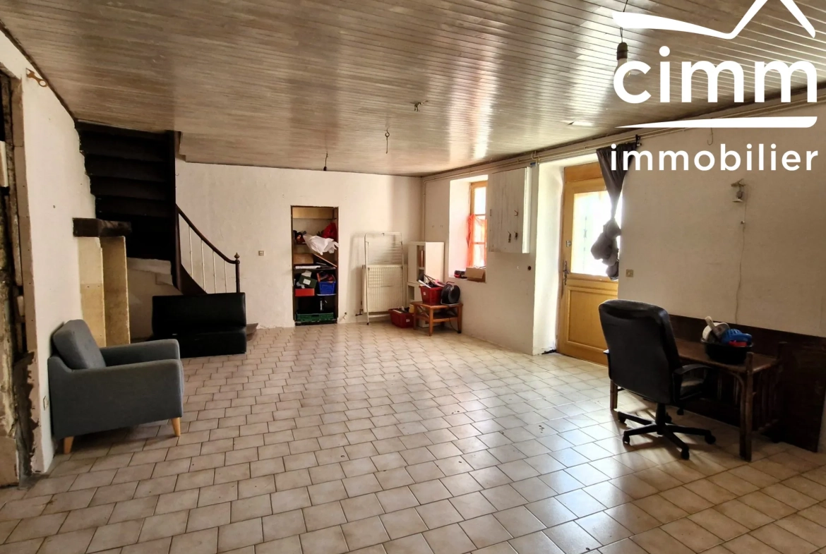 Maison de village à rénover de 217 m² à Tourtre avec terrain inclut 