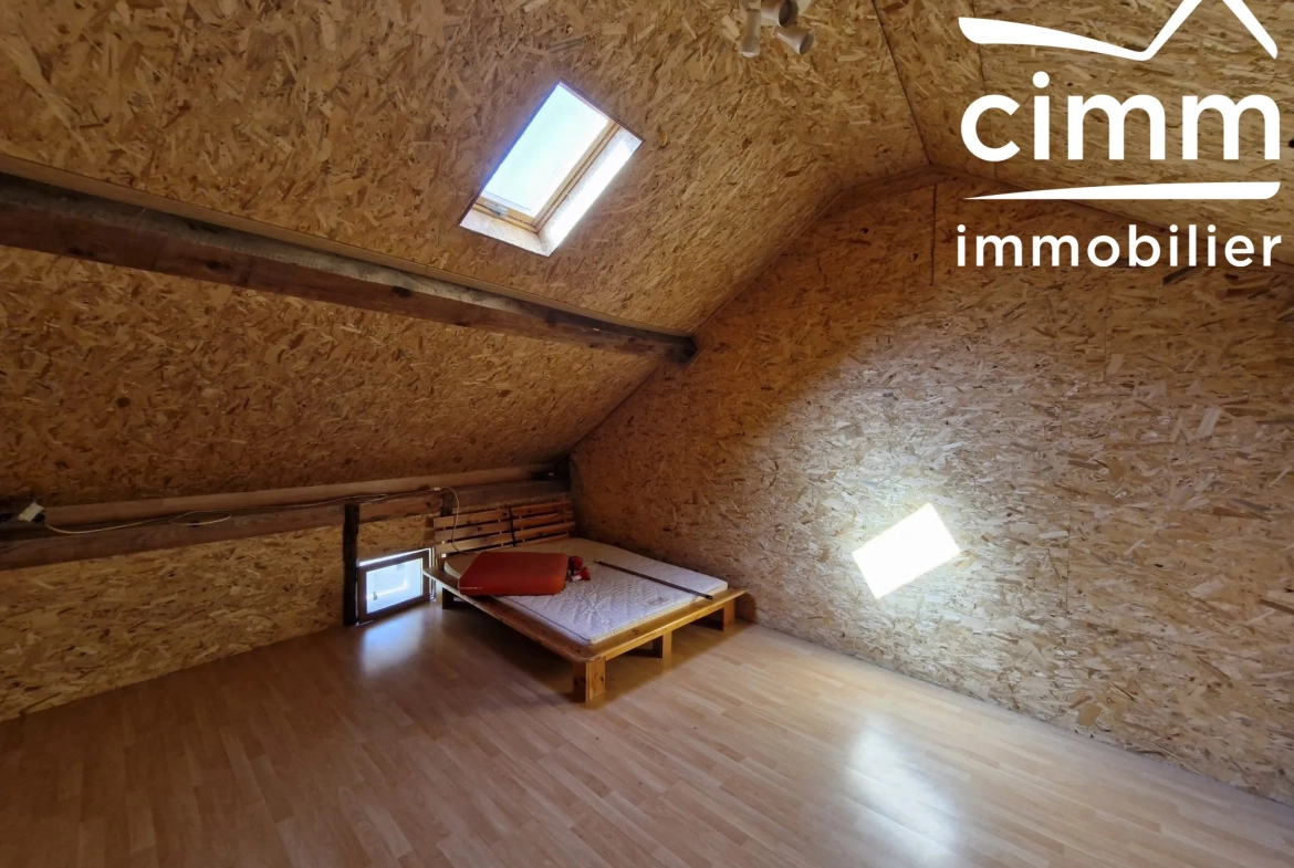 Maison de village à rénover de 217 m² à Tourtre avec terrain inclut 
